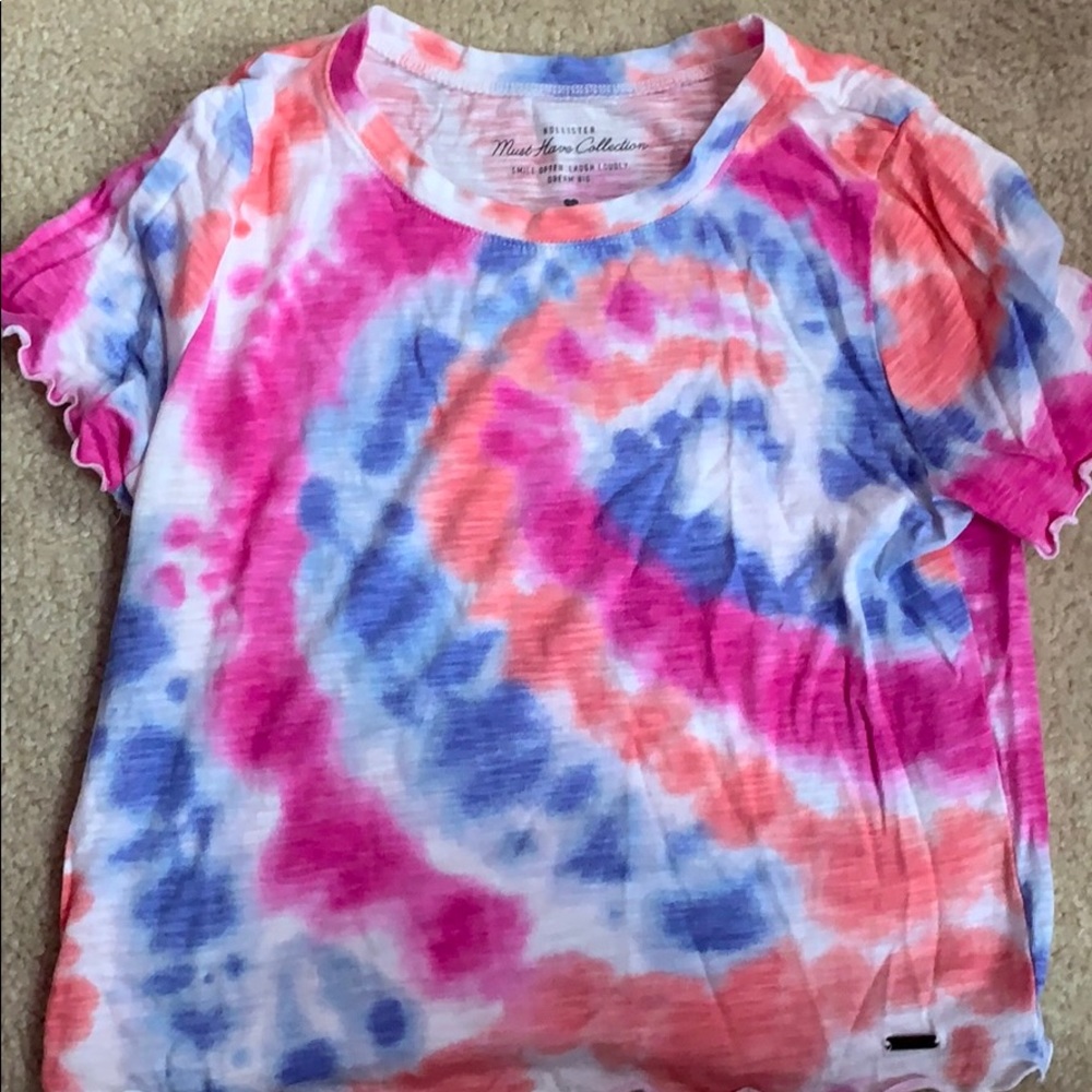 Hollister Must Have Tie Dye Cropped Tee